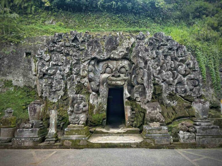 goa gajah elephant cave in ubud